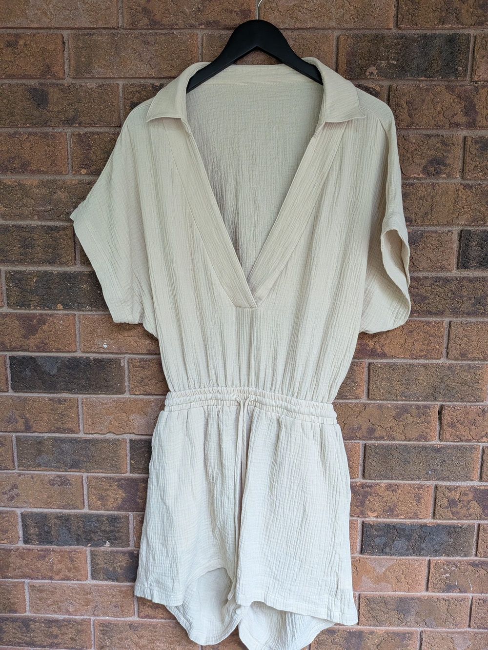 Cupshe Light Cream V-Neck Romper, Medium